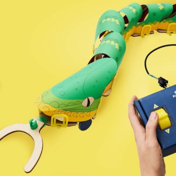 New Remote controlled Snake Robot Kiwi Co. KiwiCo LED Circuits Biology Snakes - Picture 10 of 14